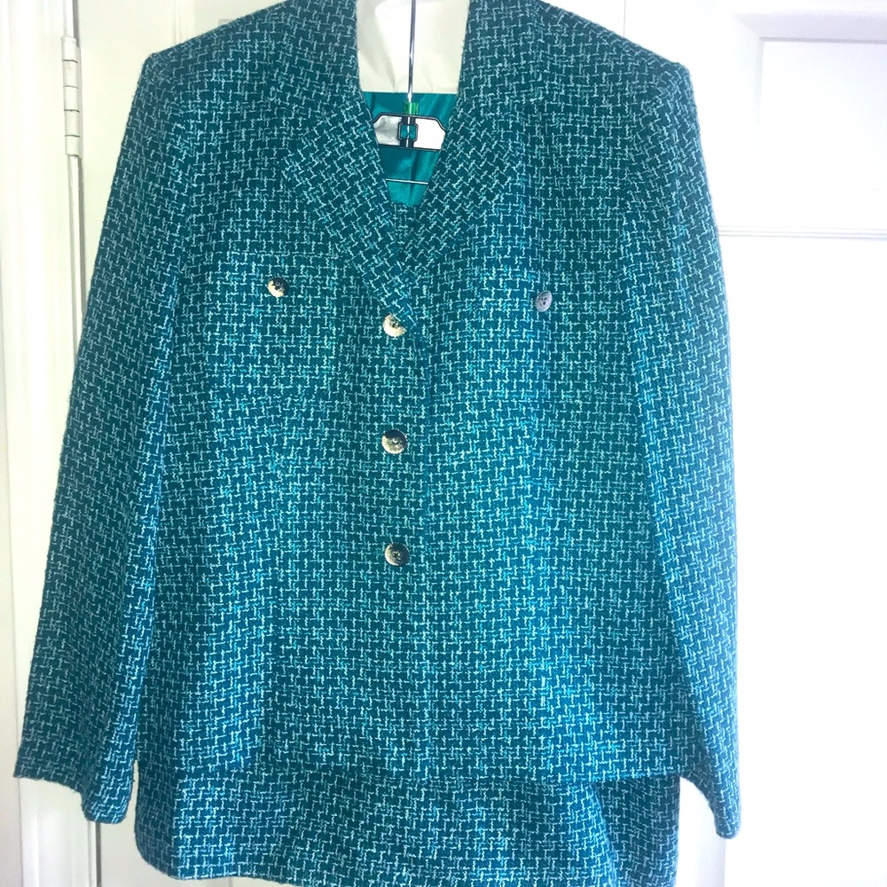 Women’s Dress suit!